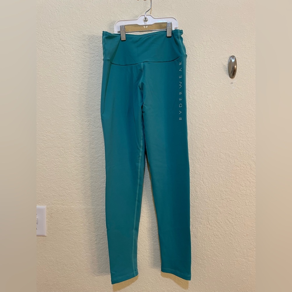 Ryderwear scrunch leggings 
Worn once size large